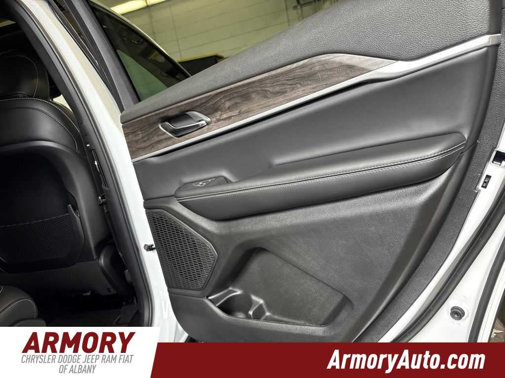 2027 Jeep Grand Cherokee L Laredo Altitude