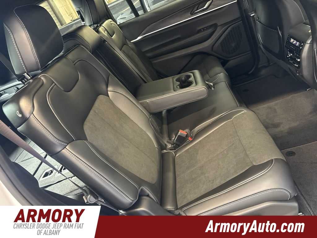 2027 Jeep Grand Cherokee L Laredo Altitude