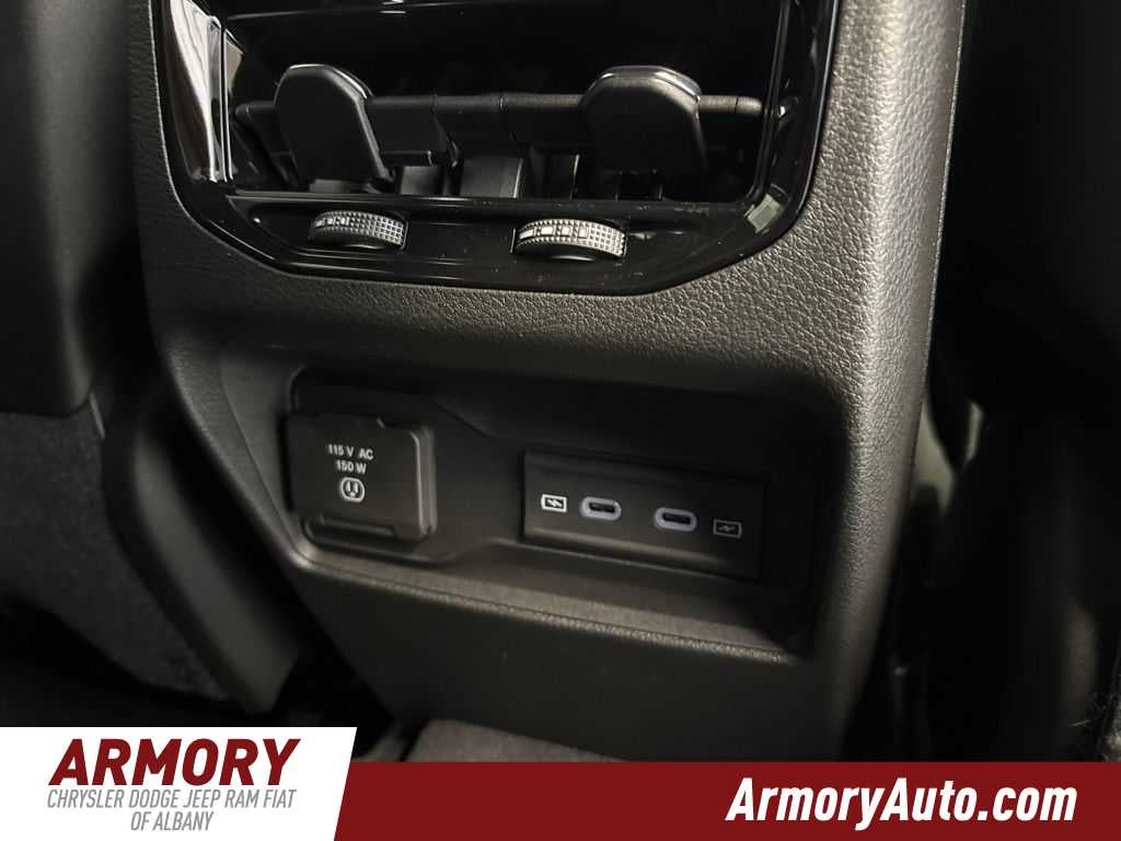 2027 Jeep Grand Cherokee L Laredo Altitude