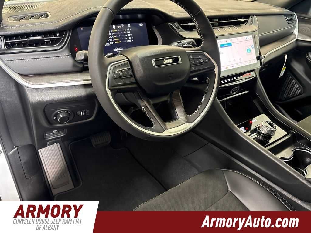 2027 Jeep Grand Cherokee L Laredo Altitude