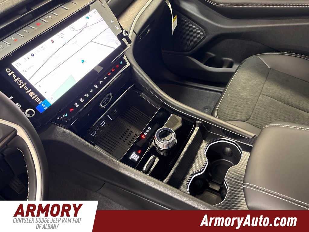 2027 Jeep Grand Cherokee Laredo Altitude