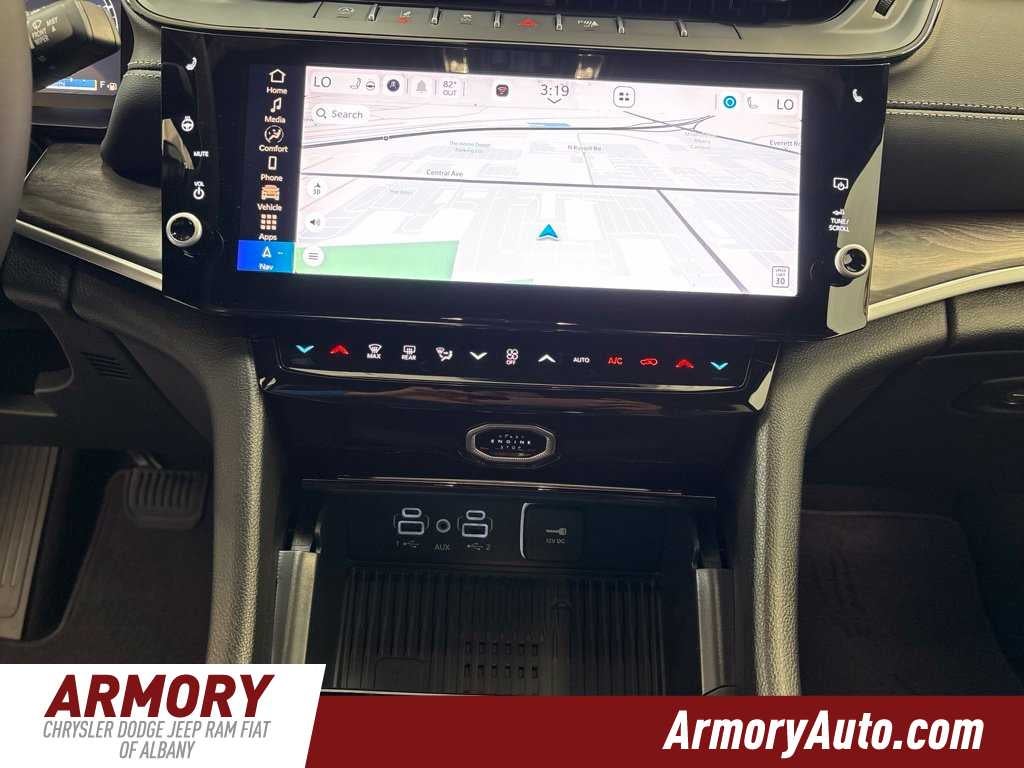 2027 Jeep Grand Cherokee Laredo Altitude