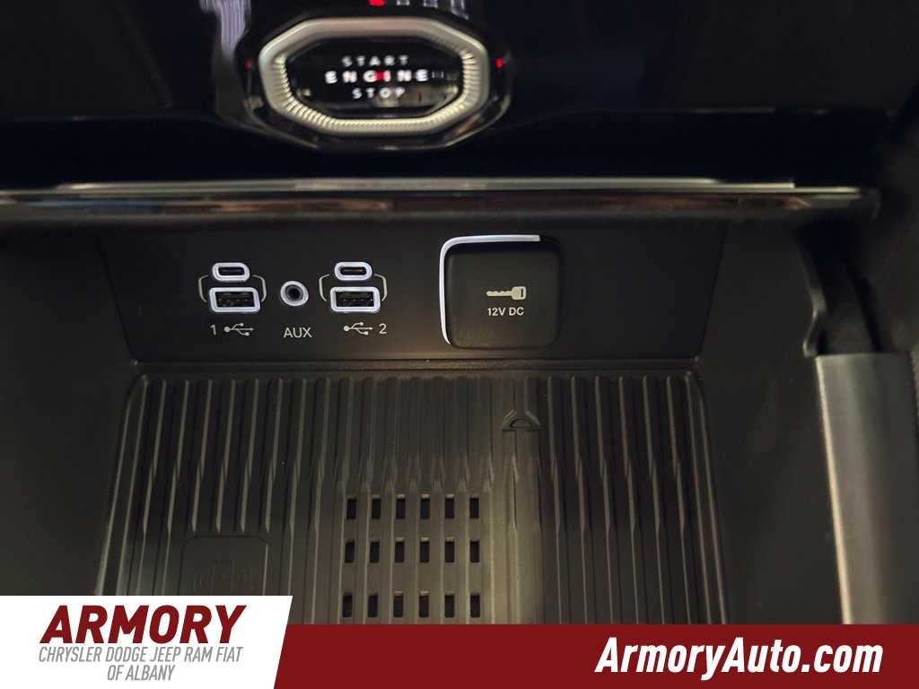 2027 Jeep Grand Cherokee Laredo Altitude