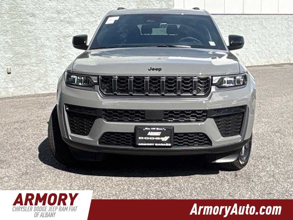 2027 Jeep Grand Cherokee Laredo Altitude