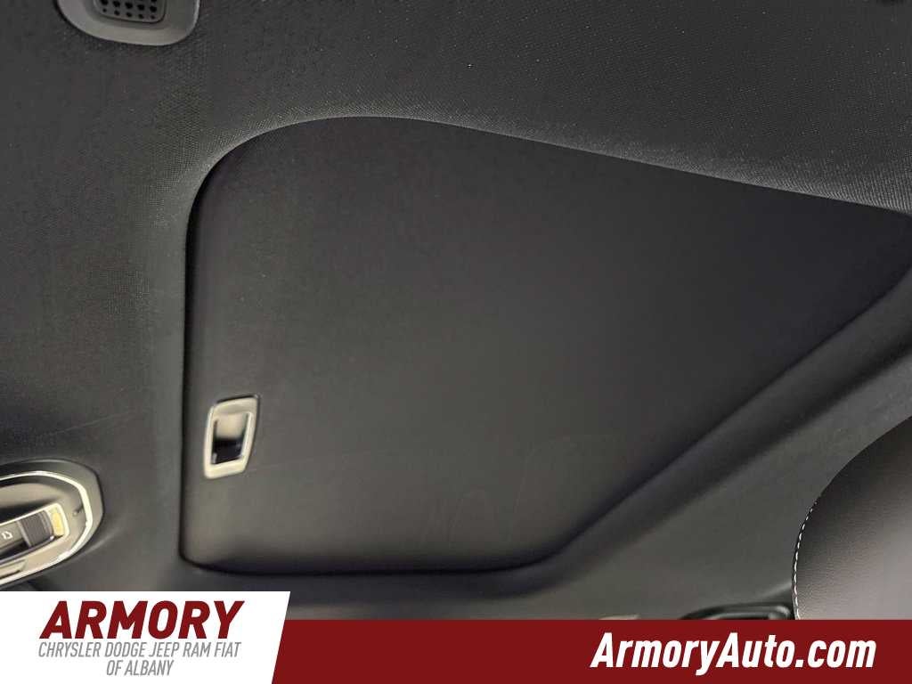 2027 Jeep Grand Cherokee Laredo Altitude