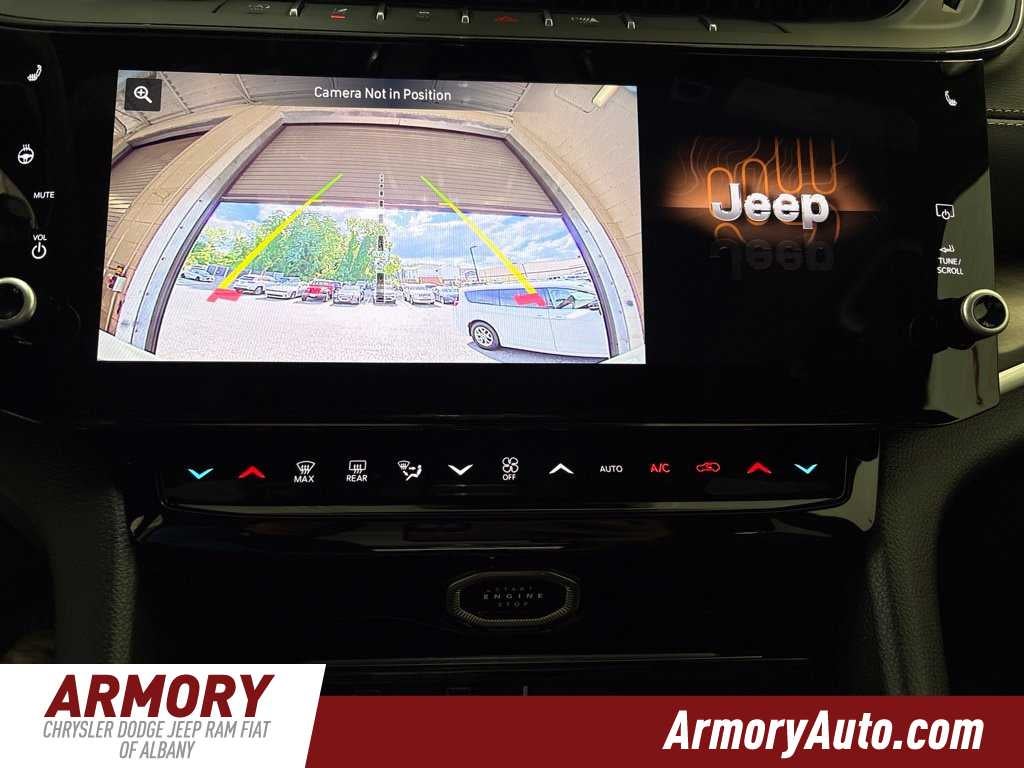 2027 Jeep Grand Cherokee Laredo Altitude