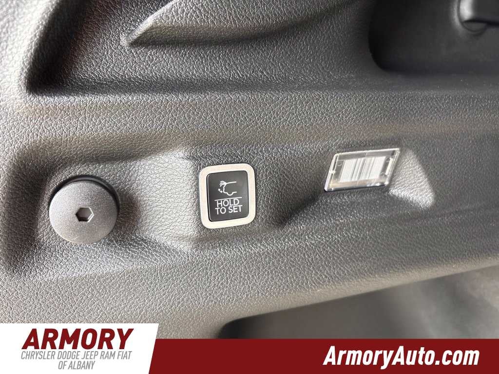 2027 Jeep Grand Cherokee Laredo Altitude
