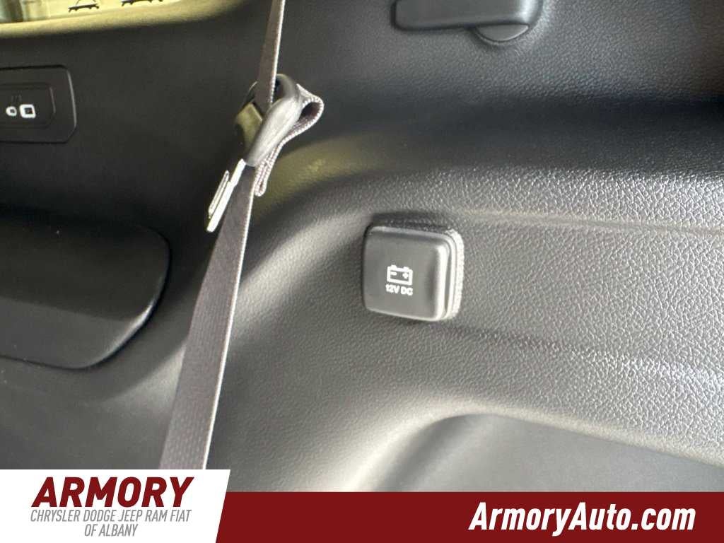 2027 Jeep Grand Cherokee Laredo Altitude