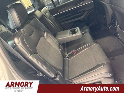 2027 Jeep Grand Cherokee Laredo Altitude