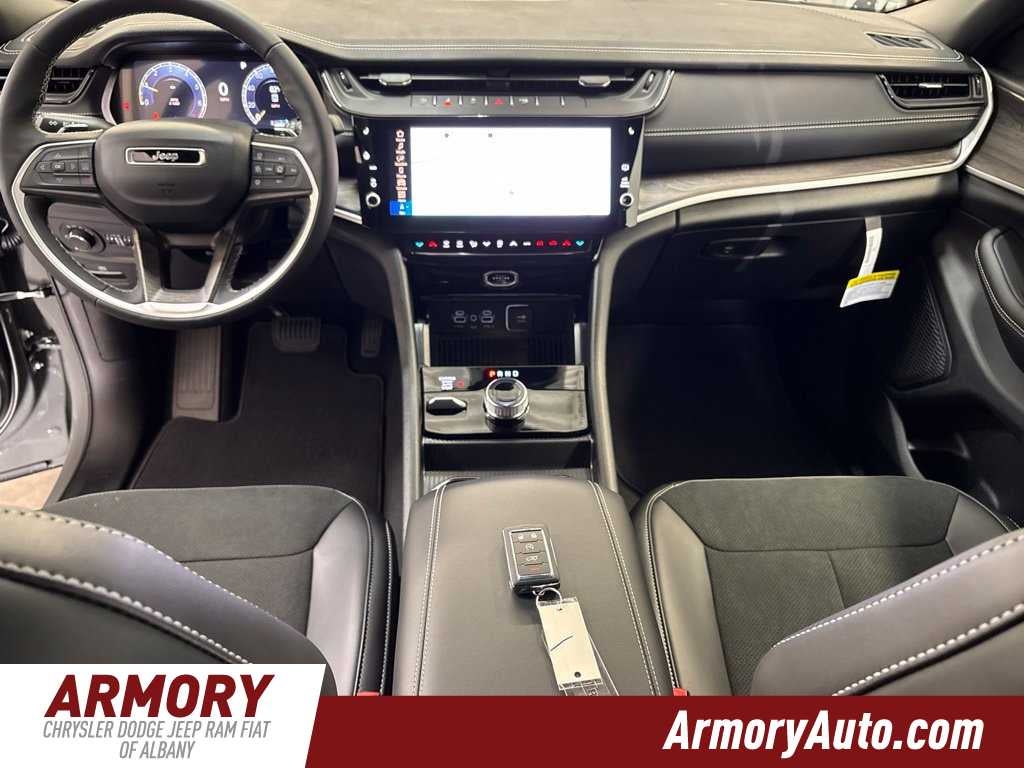 2027 Jeep Grand Cherokee Laredo Altitude