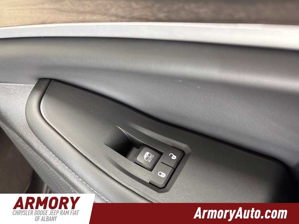 2027 Jeep Grand Cherokee Laredo Altitude