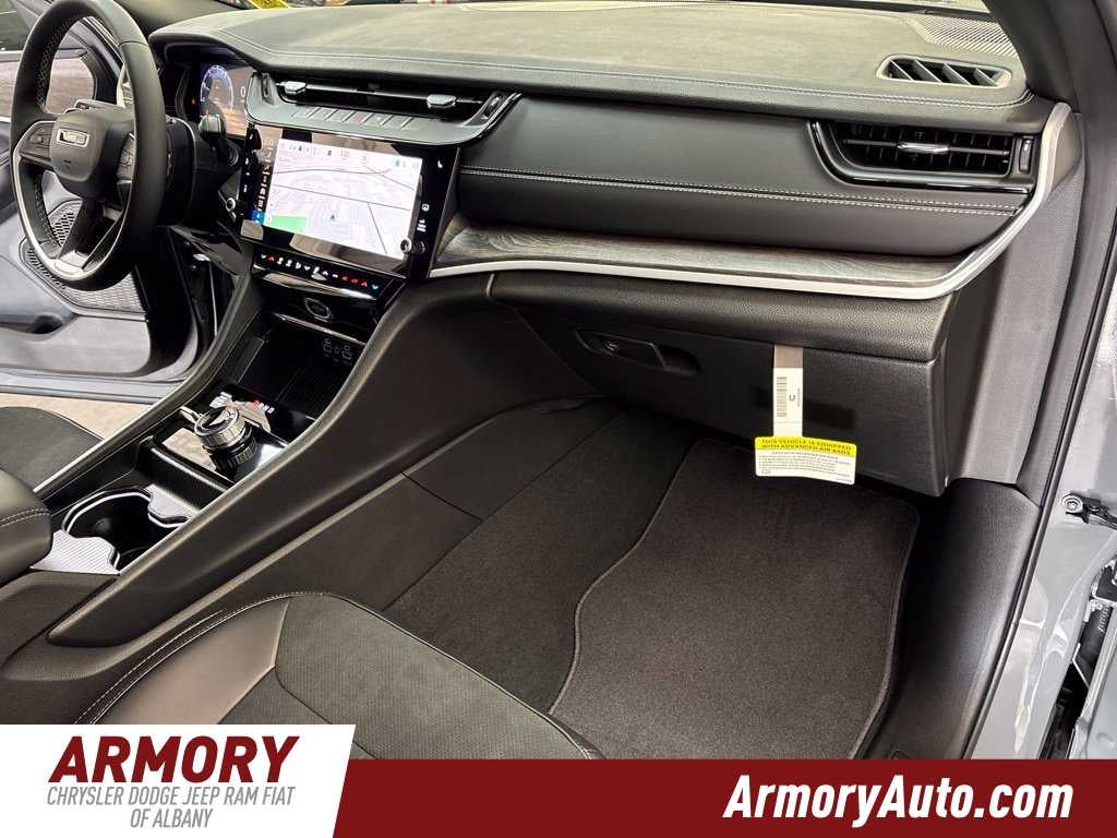 2027 Jeep Grand Cherokee Laredo Altitude