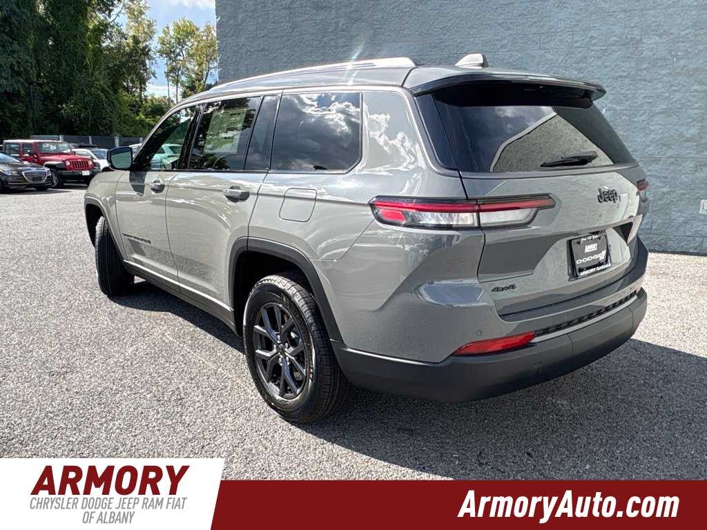 2027 Jeep Grand Cherokee Laredo Altitude