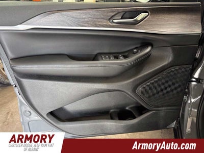 2027 Jeep Grand Cherokee Laredo Altitude