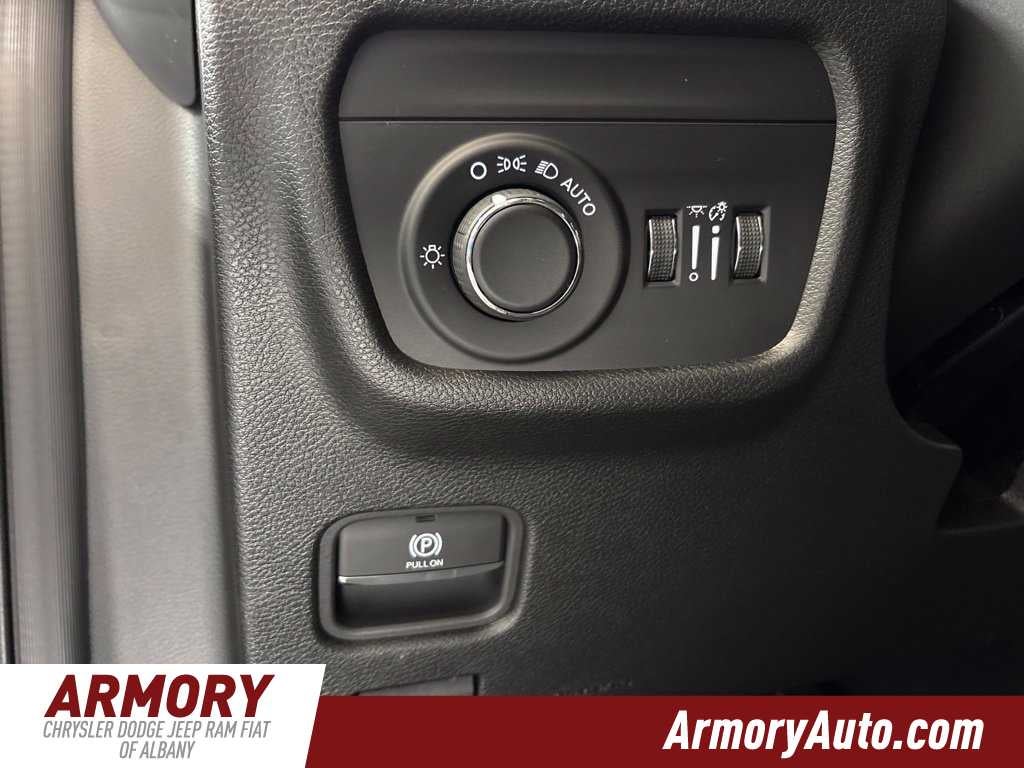 2027 Jeep Grand Cherokee Laredo Altitude