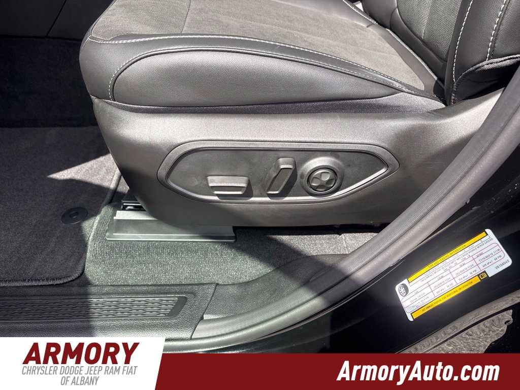 2027 Jeep Grand Cherokee L Laredo Altitude