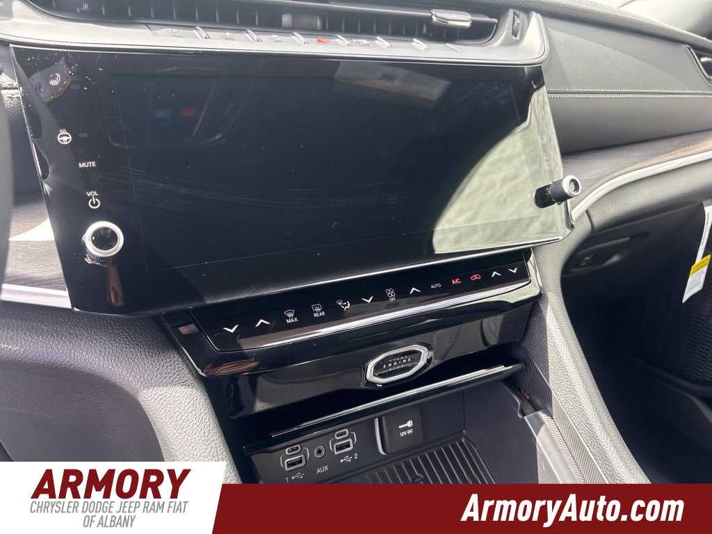 2027 Jeep Grand Cherokee L Laredo Altitude