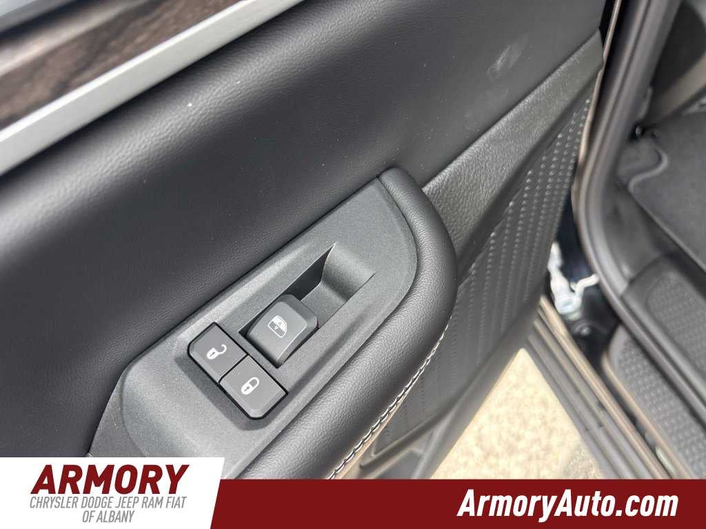 2027 Jeep Grand Cherokee L Laredo Altitude