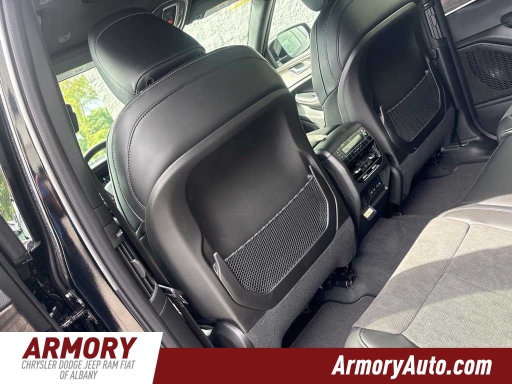 2027 Jeep Grand Cherokee L Laredo Altitude