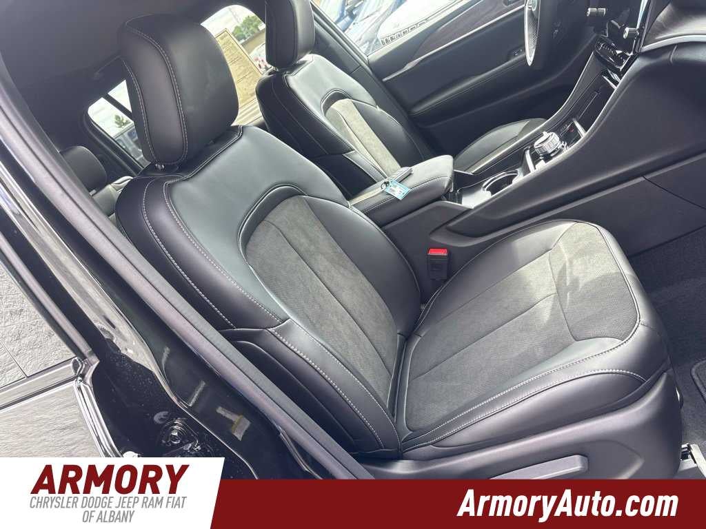 2027 Jeep Grand Cherokee L Laredo Altitude