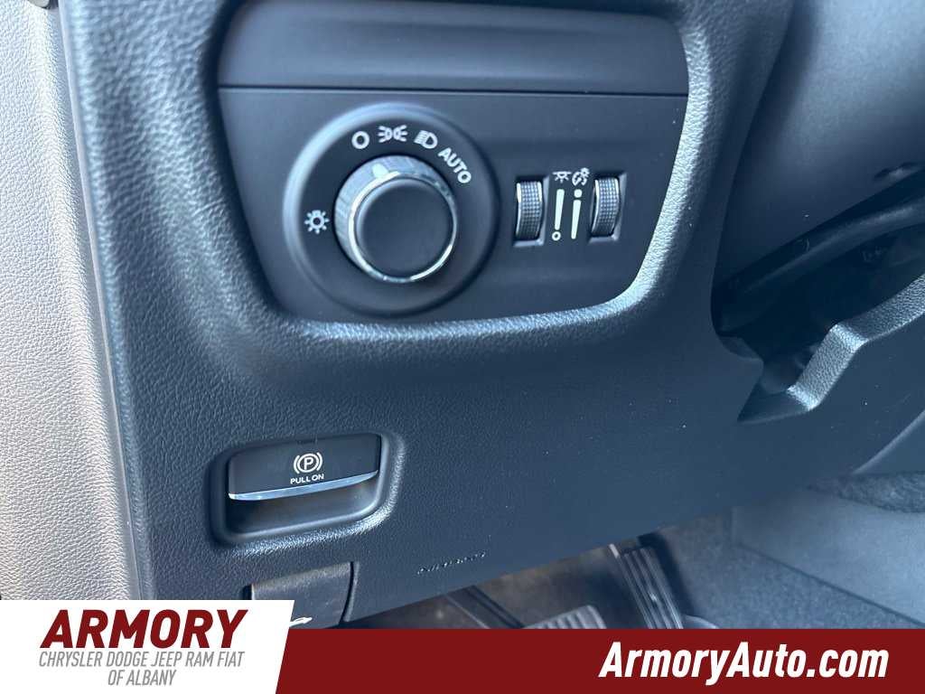2027 Jeep Grand Cherokee Laredo Altitude