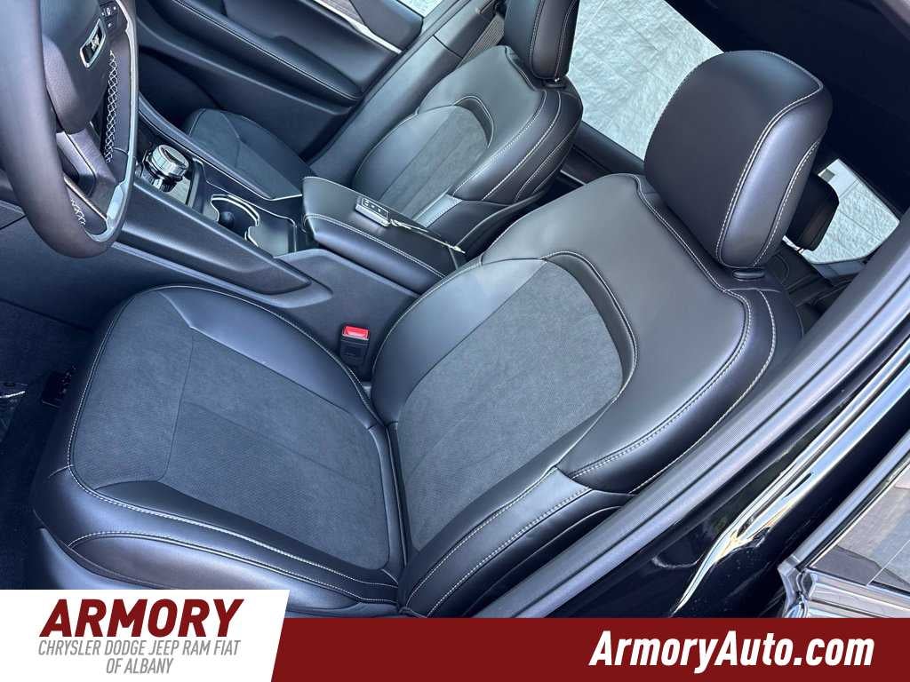 2027 Jeep Grand Cherokee Laredo Altitude