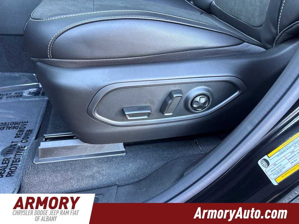 2027 Jeep Grand Cherokee Laredo Altitude