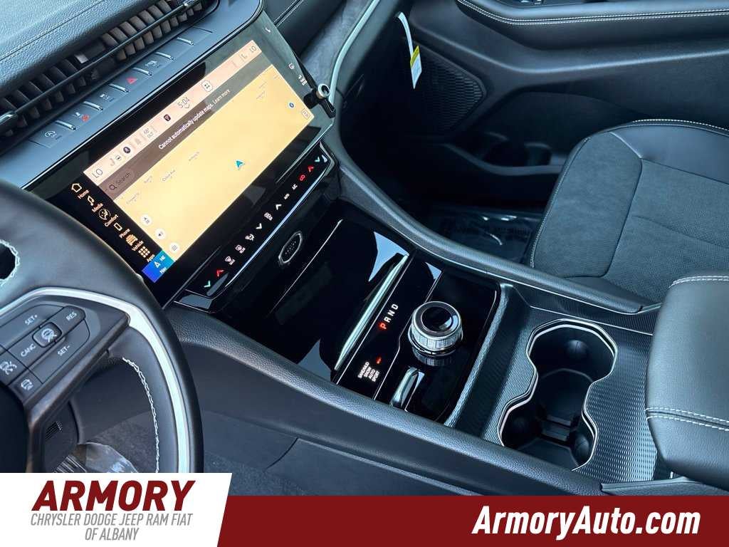 2027 Jeep Grand Cherokee Laredo Altitude