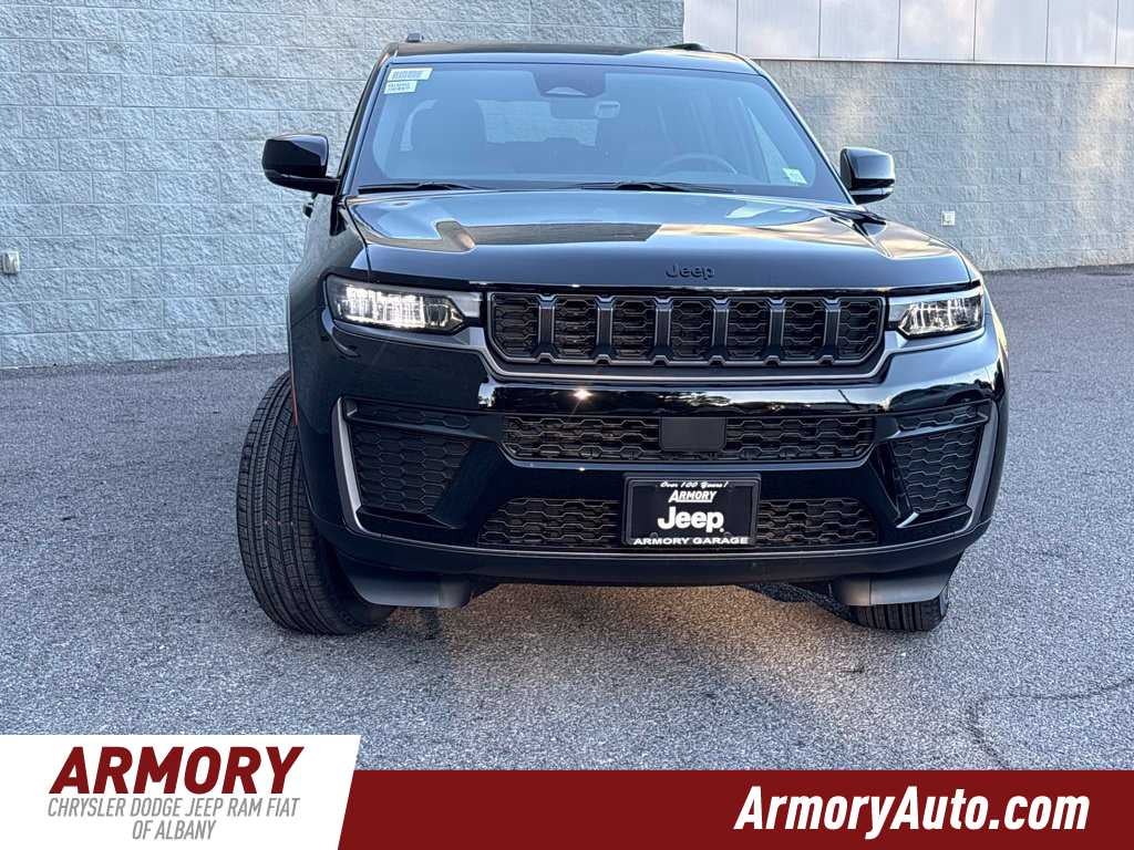 2027 Jeep Grand Cherokee Laredo Altitude