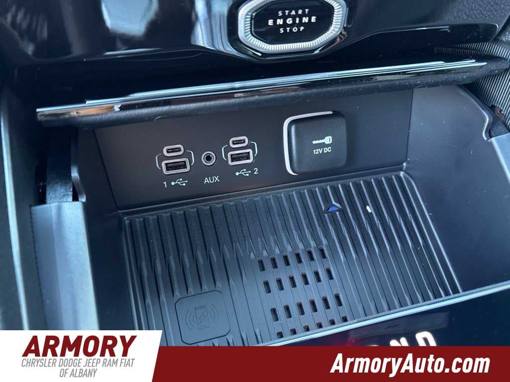 2027 Jeep Grand Cherokee Laredo Altitude