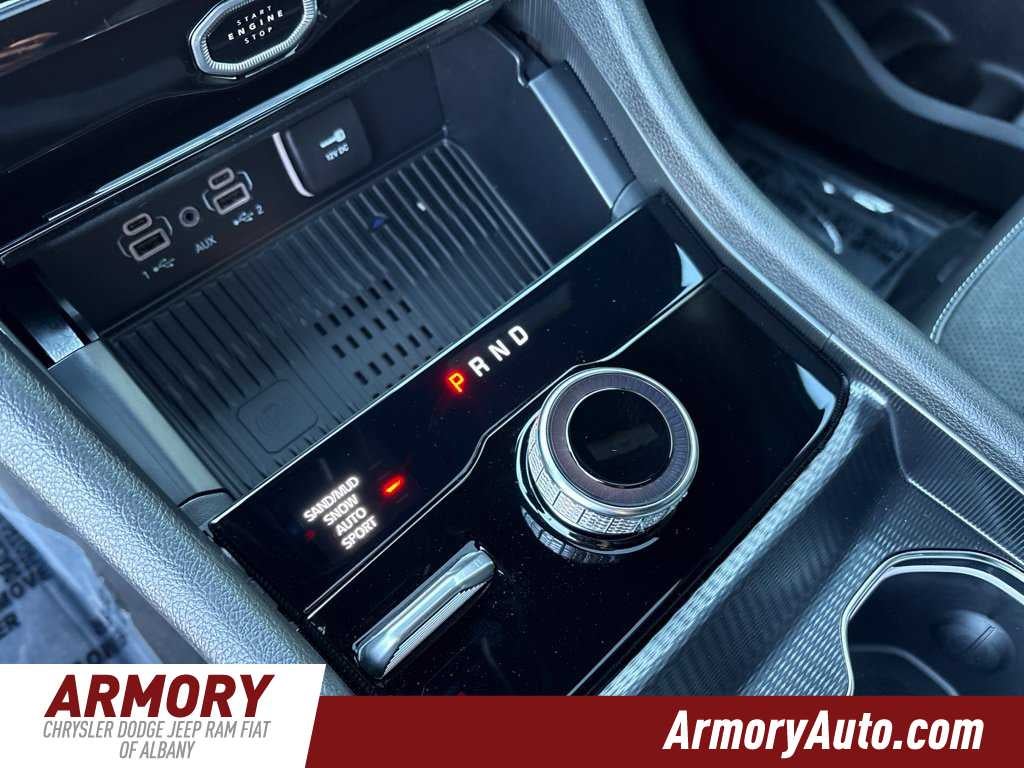 2027 Jeep Grand Cherokee Laredo Altitude