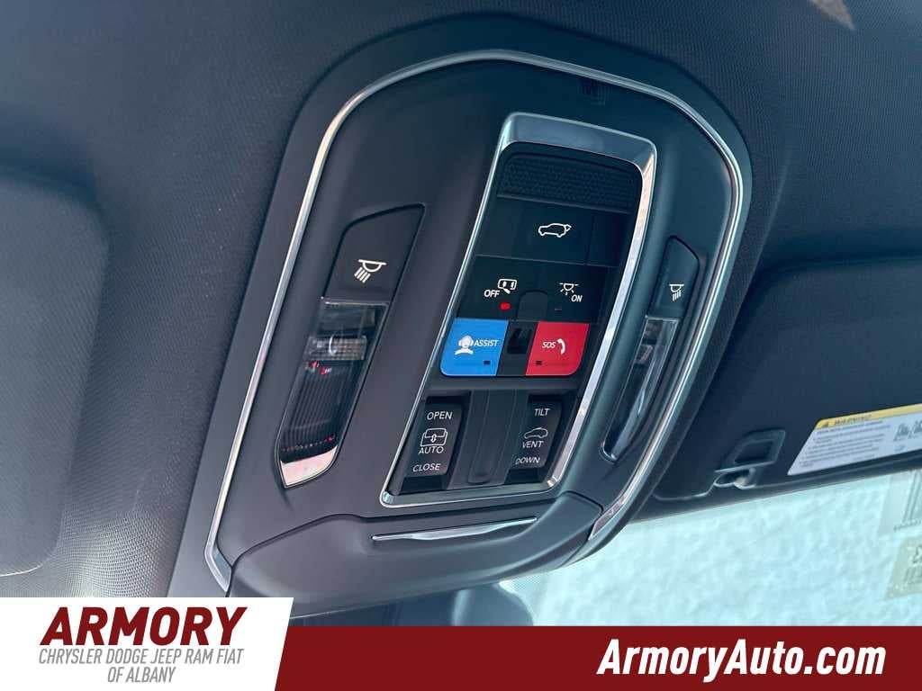 2027 Jeep Grand Cherokee Laredo Altitude