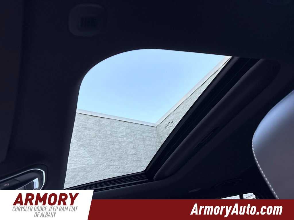 2027 Jeep Grand Cherokee Laredo Altitude