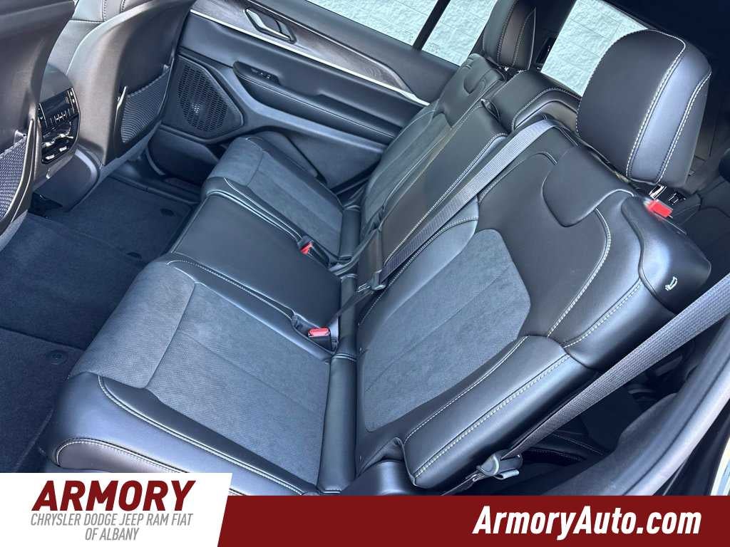 2027 Jeep Grand Cherokee Laredo Altitude