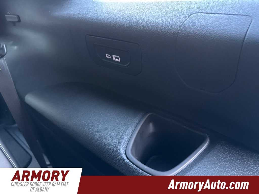 2027 Jeep Grand Cherokee Laredo Altitude
