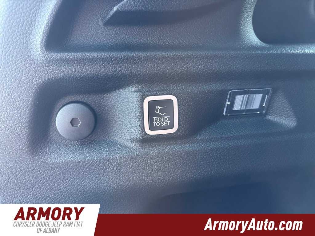 2027 Jeep Grand Cherokee Laredo Altitude