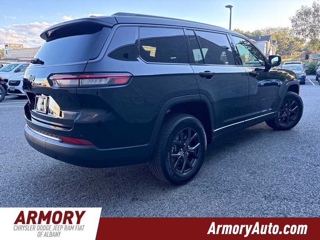 2027 Jeep Grand Cherokee Laredo Altitude