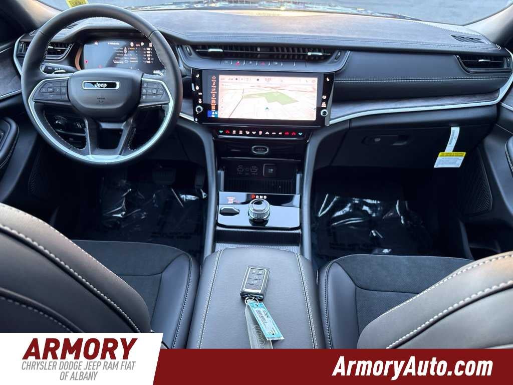 2027 Jeep Grand Cherokee Laredo Altitude