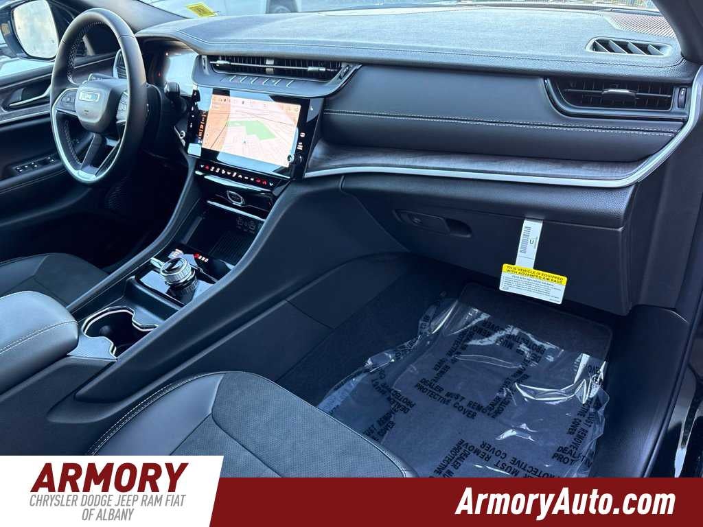 2027 Jeep Grand Cherokee Laredo Altitude