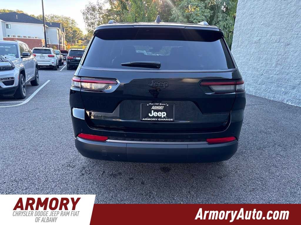 2027 Jeep Grand Cherokee Laredo Altitude