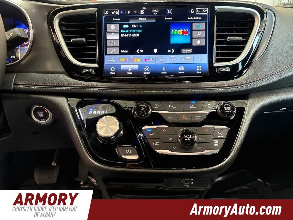 2027 Chrysler Pacifica Select