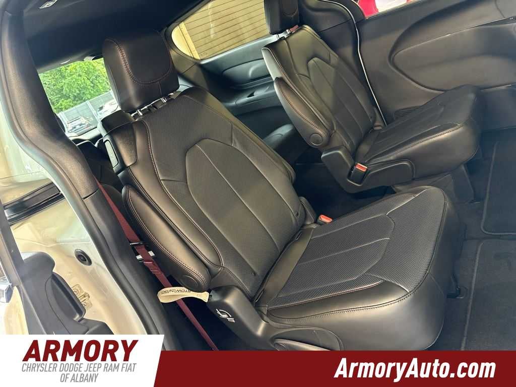 2027 Chrysler Pacifica Select