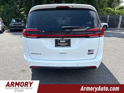 2027 Chrysler Pacifica Select