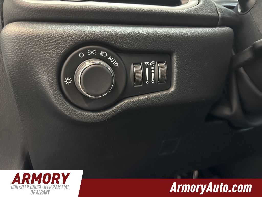 2026 Chrysler Voyager LX