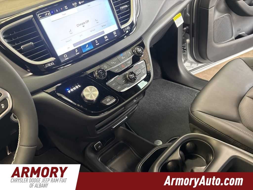 2026 Chrysler Voyager LX