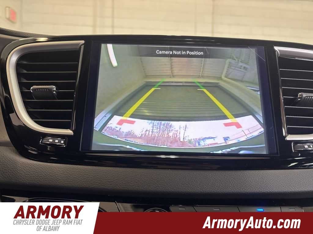 2026 Chrysler Voyager LX