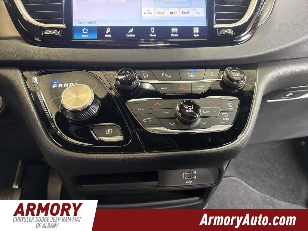 2026 Chrysler Voyager LX