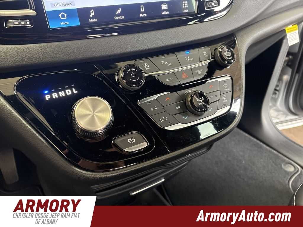 2026 Chrysler Voyager LX