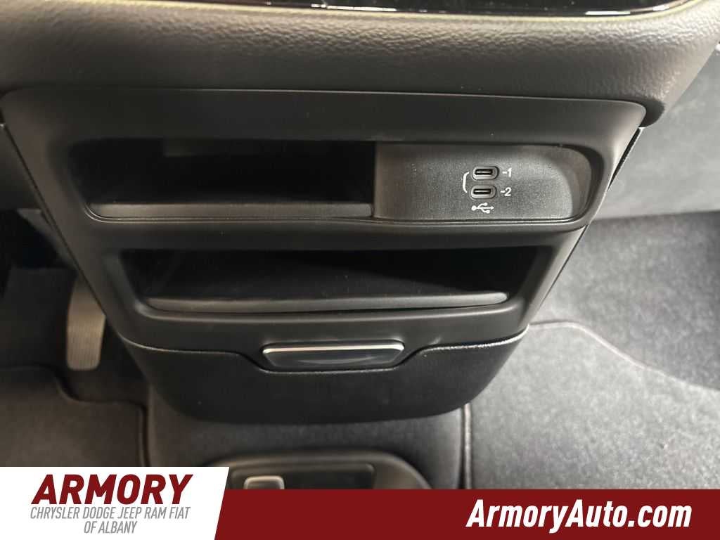 2026 Chrysler Voyager LX