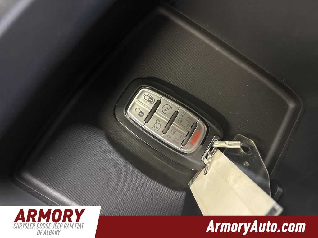 2026 Chrysler Voyager LX